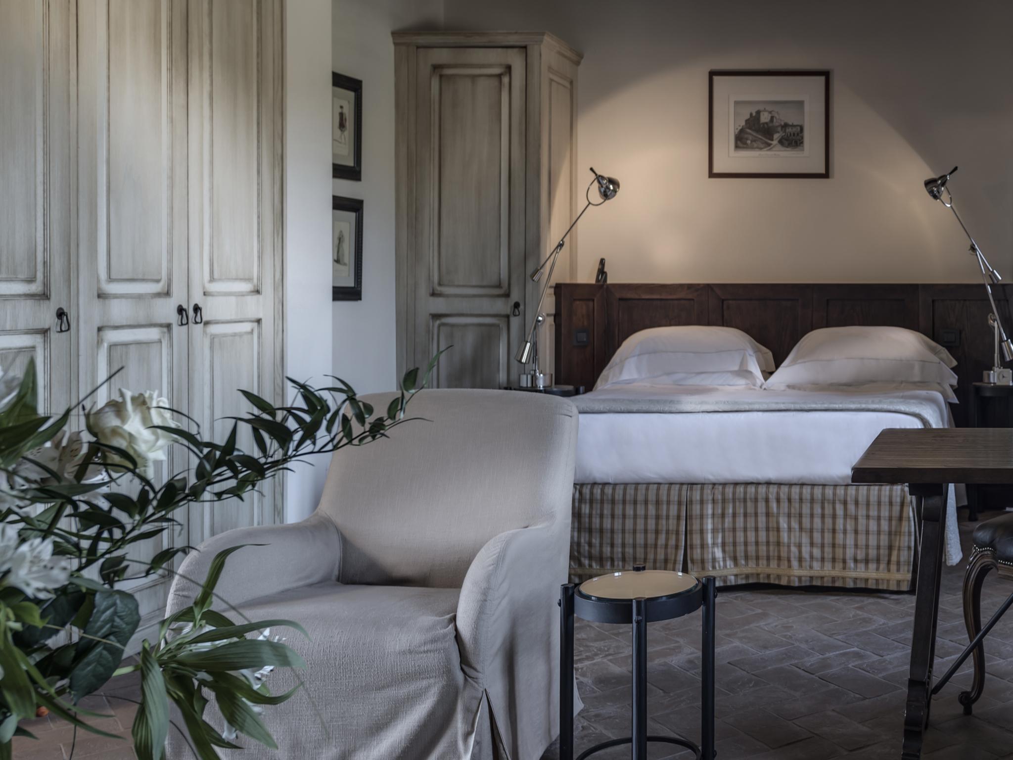 Castel Monastero - The Leading Hotels Of The World Castelnuovo Berardenga Exterior photo