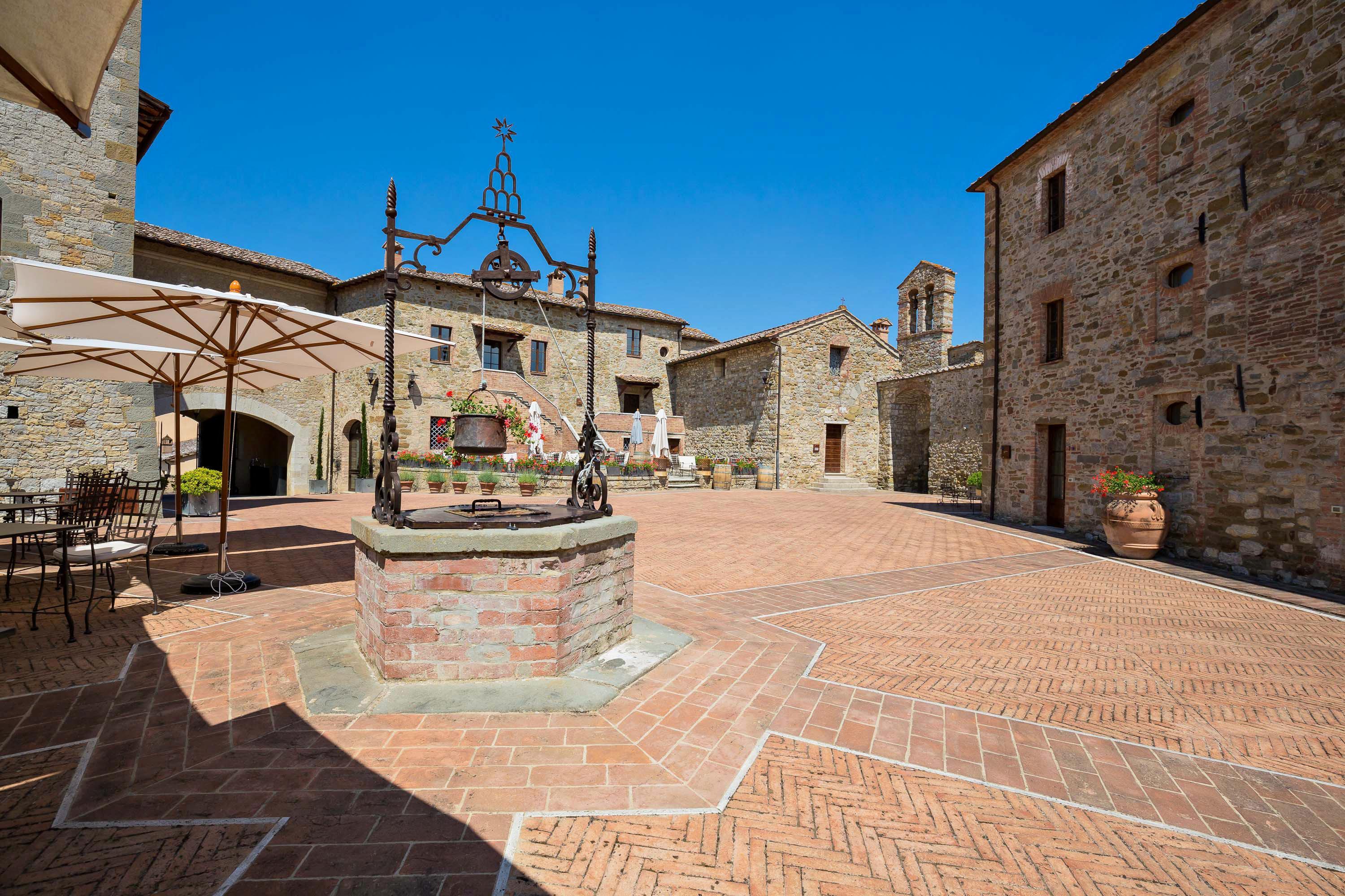 Castel Monastero - The Leading Hotels Of The World Castelnuovo Berardenga Exterior photo